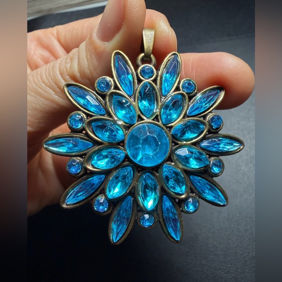Vintage Style Blue Crystal Star Snowflake Sunburst Pendant - Picture 7 of 7